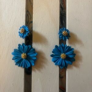 Neon Blue Daisy earring Studs